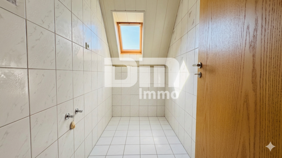 Charmantes Ein- bis Zweifamilienhaus mit großem Garten in begehrter Lage - OG / DG Gäste WC